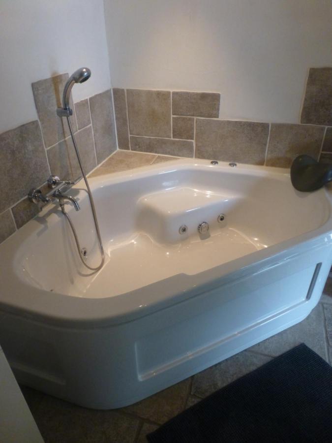 Vakantiehuis Onder De Peppel Met Sauna En Jacuzzi Wijk en Aalburg Exterior photo